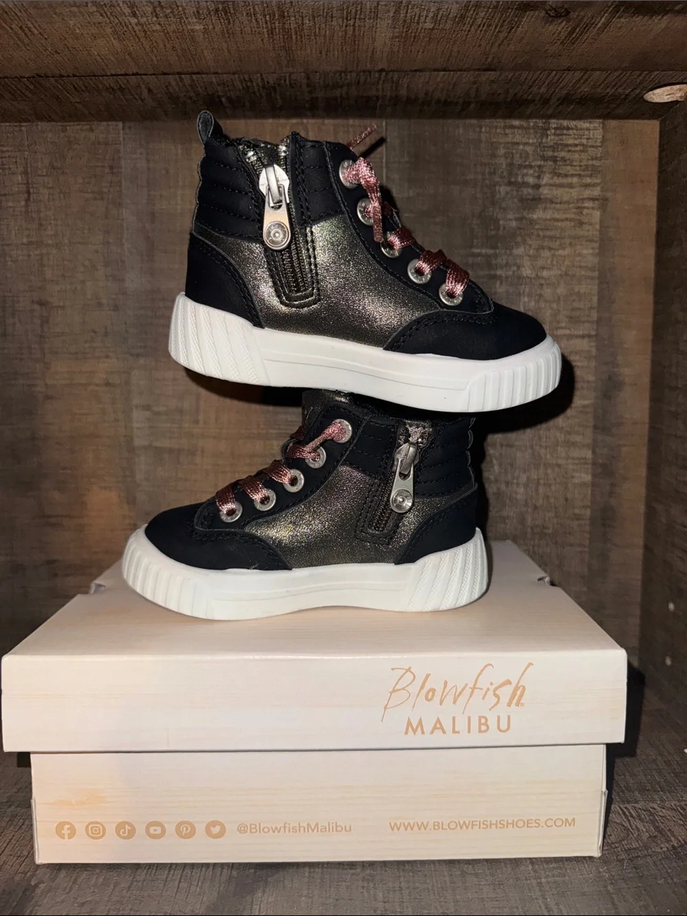 BLOWFISH MALIBU  High-Top Sneakers‎ with Pink Metallic Stars